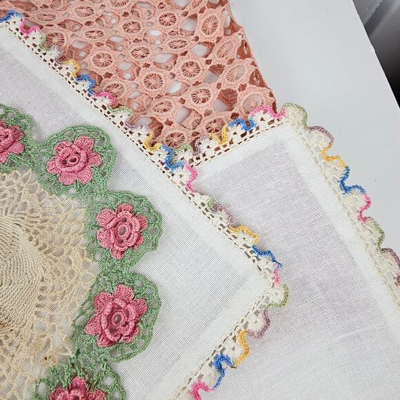Vintage lot 5 linens runner doilies crochet trimming - Picture 4 of 5